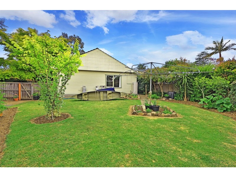 20 Lynburn Ave, Bomaderry NSW 2541
