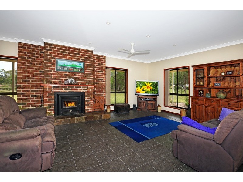 16 Tartarian Crescent, Bomaderry NSW 2541