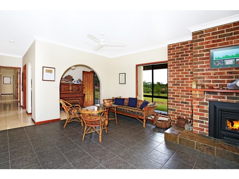 16 Tartarian Crescent, Bomaderry NSW 2541