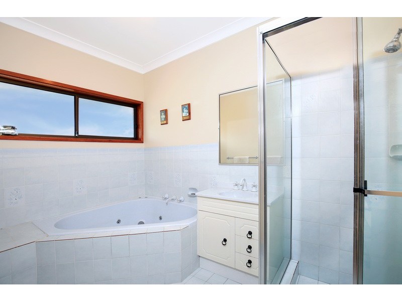 16 Tartarian Crescent, Bomaderry NSW 2541