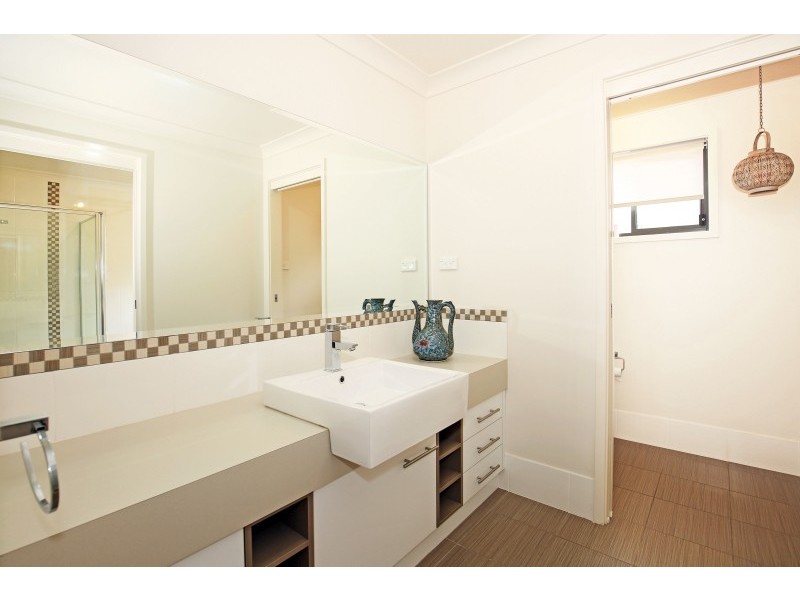 54 Emerald Drive, Meroo Meadow NSW 2540