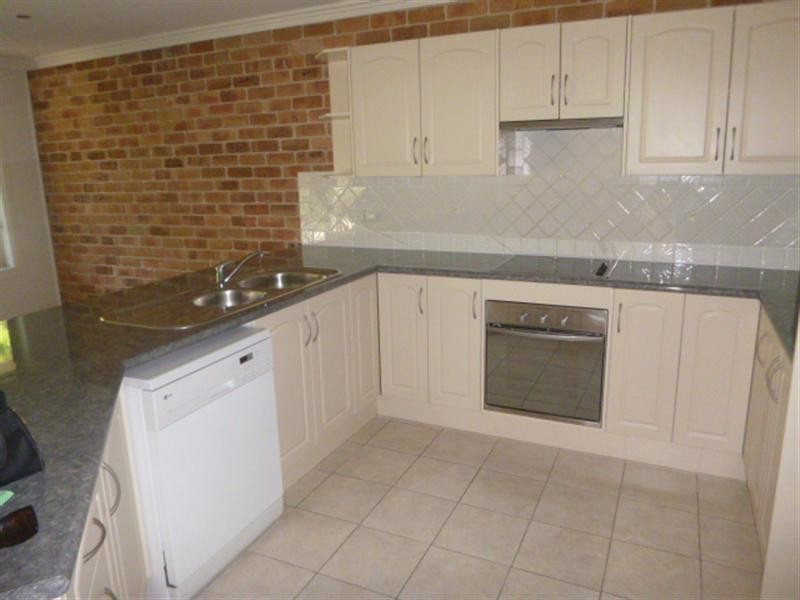 64 Brinawar Street, Bomaderry NSW 2541