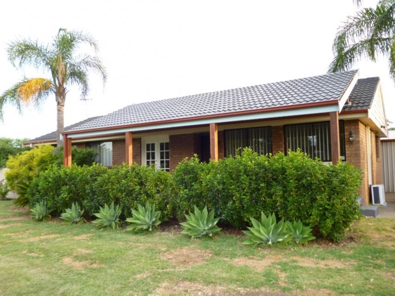 45 YEOVIL DRIVE, Bomaderry NSW 2541