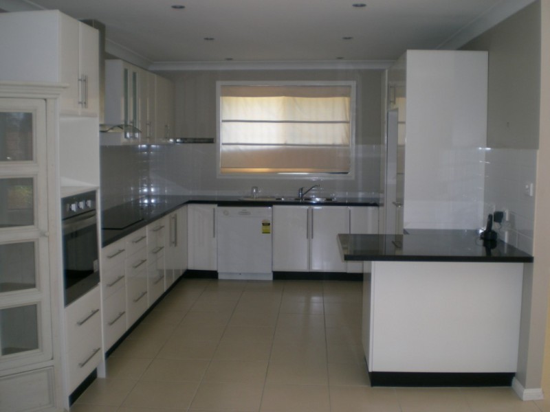 45 YEOVIL DRIVE, Bomaderry NSW 2541