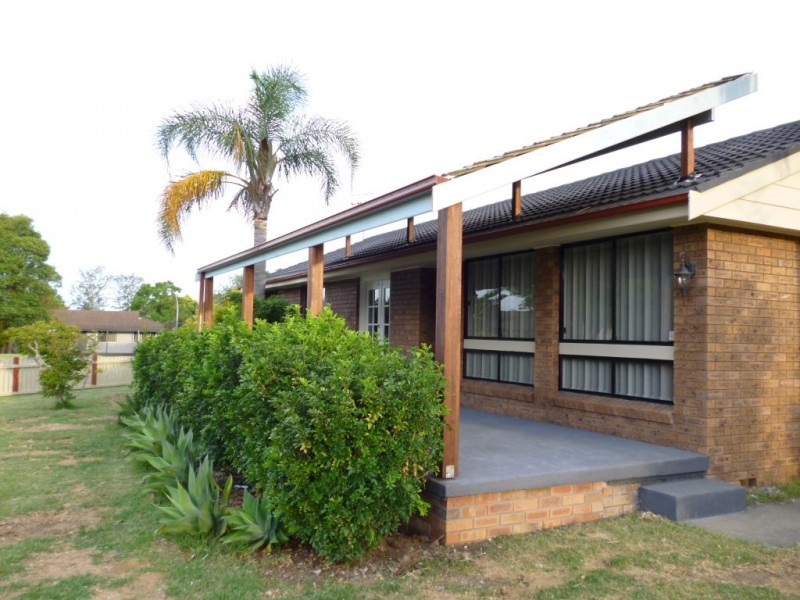 45 YEOVIL DRIVE, Bomaderry NSW 2541