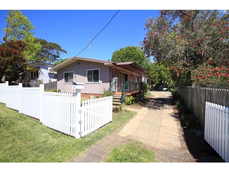 4 RAVENSCLIFFE ROAD, Shoalhaven Heads NSW 2535