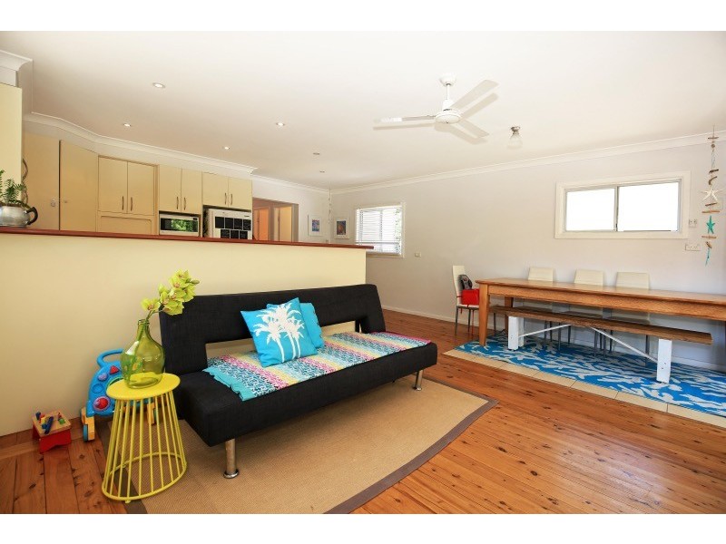 4 RAVENSCLIFFE ROAD, Shoalhaven Heads NSW 2535