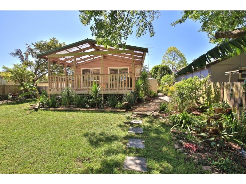 4 RAVENSCLIFFE ROAD, Shoalhaven Heads NSW 2535