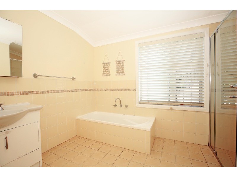 4 RAVENSCLIFFE ROAD, Shoalhaven Heads NSW 2535