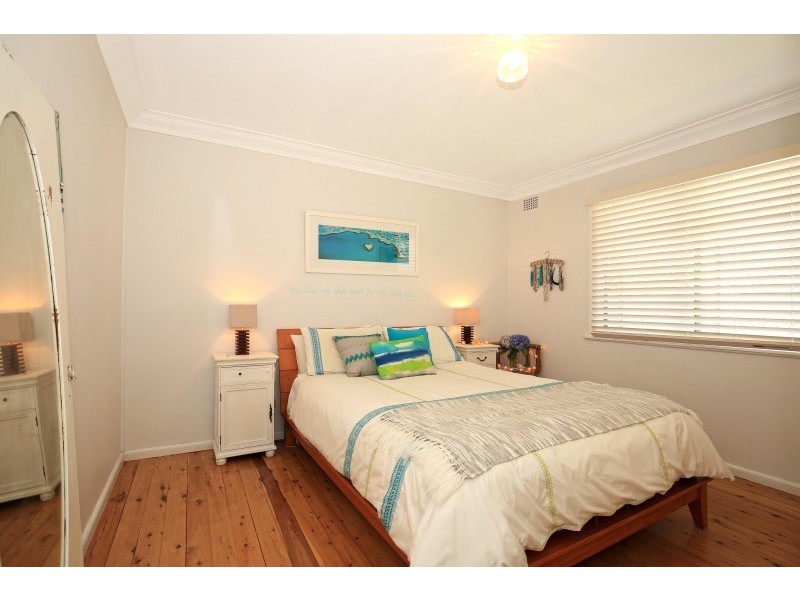 4 RAVENSCLIFFE ROAD, Shoalhaven Heads NSW 2535