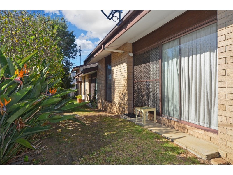 4 BURR AVENUE, Nowra NSW 2541