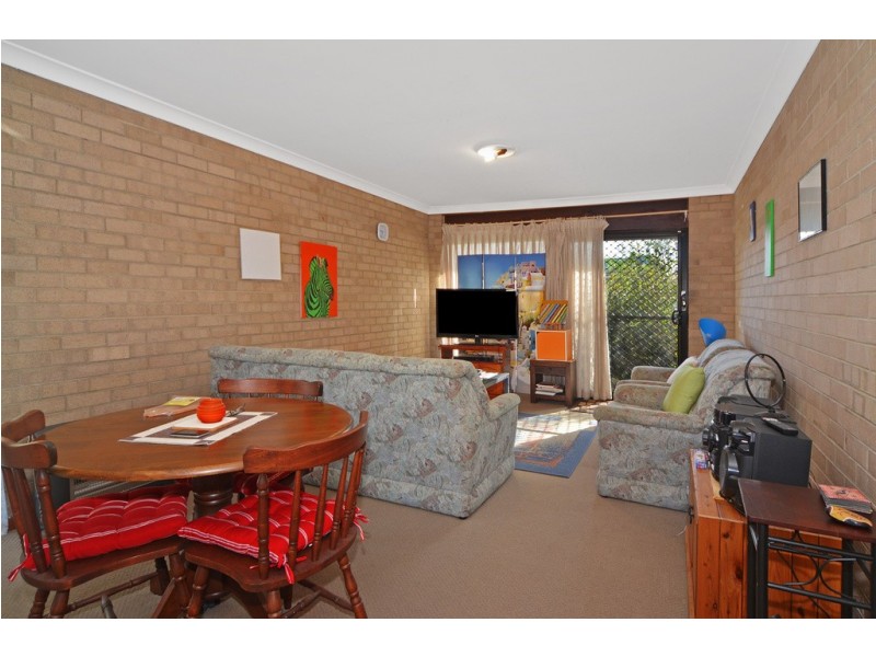 4 BURR AVENUE, Nowra NSW 2541