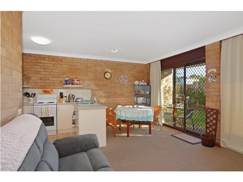 4 BURR AVENUE, Nowra NSW 2541