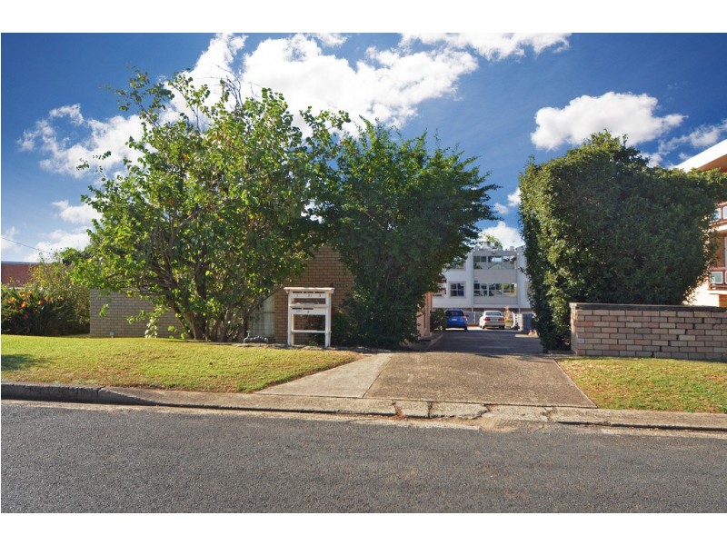 4 BURR AVENUE, Nowra NSW 2541