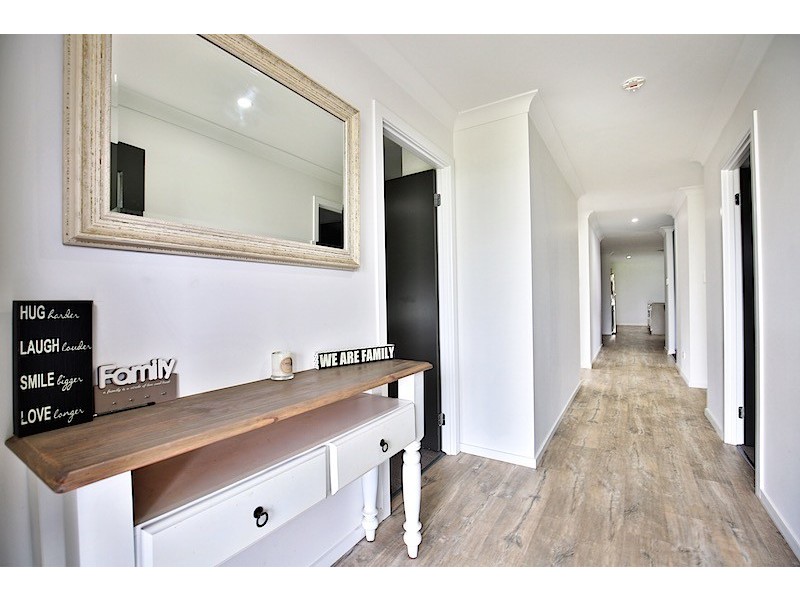 18 WATTLEBIRD ROAD, South Nowra NSW 2541