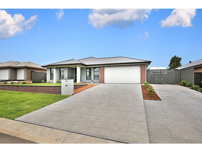 18 WATTLEBIRD ROAD, South Nowra NSW 2541