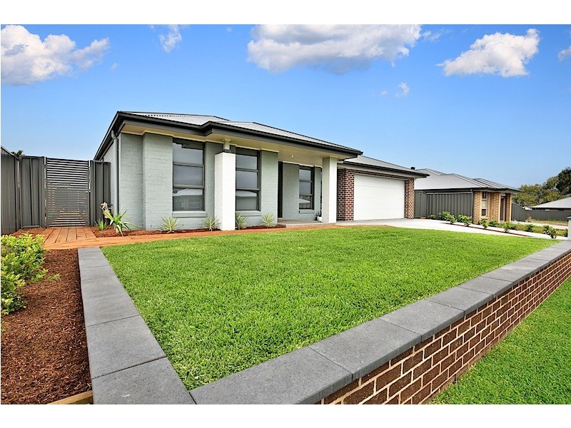 18 WATTLEBIRD ROAD, South Nowra NSW 2541