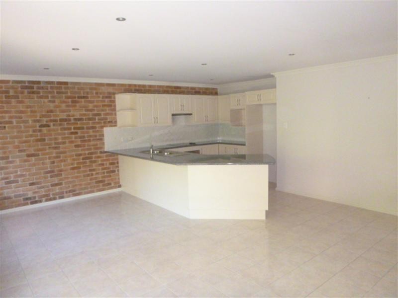 8 64 BRINAWARR STREET, Bomaderry NSW 2541