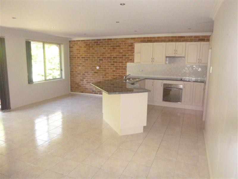 8 64 BRINAWARR STREET, Bomaderry NSW 2541