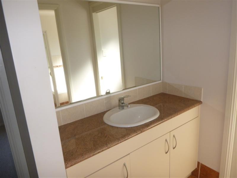8 64 BRINAWARR STREET, Bomaderry NSW 2541