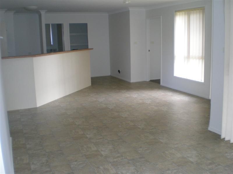 13 MAGNOLIA GROVE, Bomaderry NSW 2541