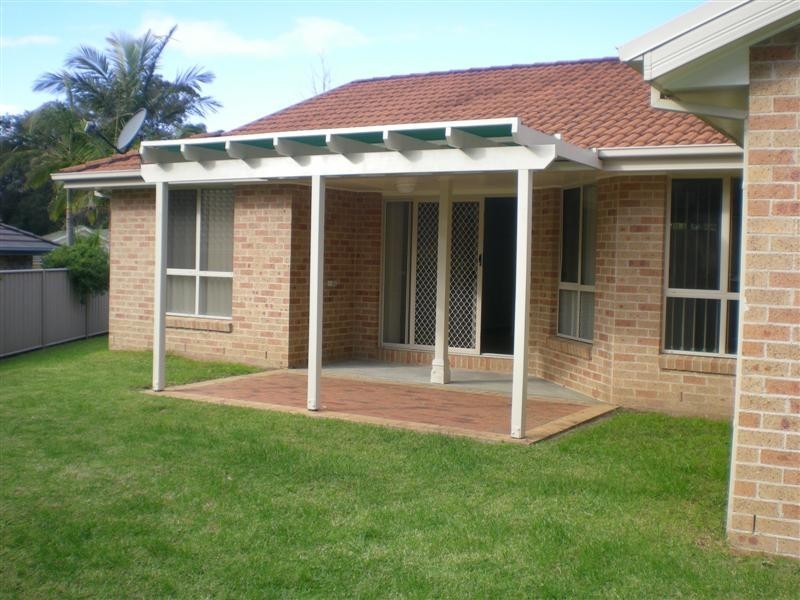 13 MAGNOLIA GROVE, Bomaderry NSW 2541