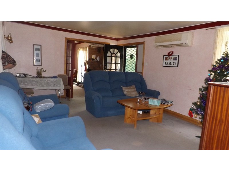 1 Yarren Street, Binnaway NSW 2395