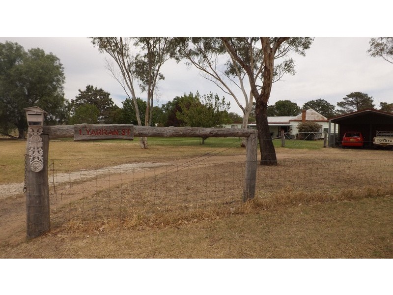1 Yarren Street, Binnaway NSW 2395