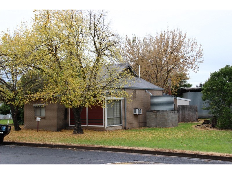 38 Castlereagh Ave, Binnaway NSW 2395