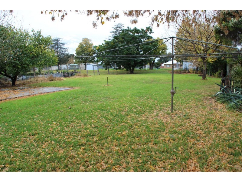 38 Castlereagh Ave, Binnaway NSW 2395