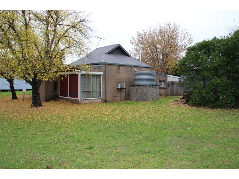 38 Castlereagh Ave, Binnaway NSW 2395