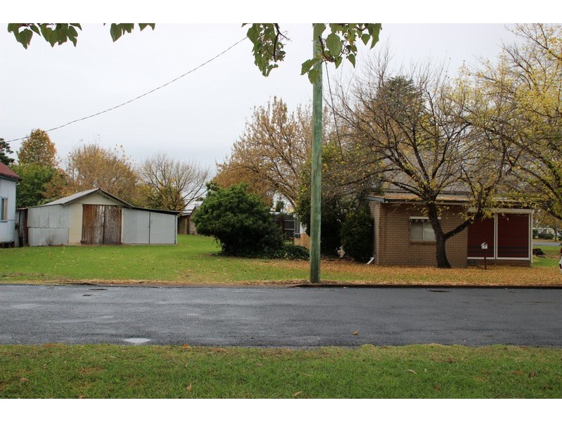 38 Castlereagh Ave, Binnaway NSW 2395
