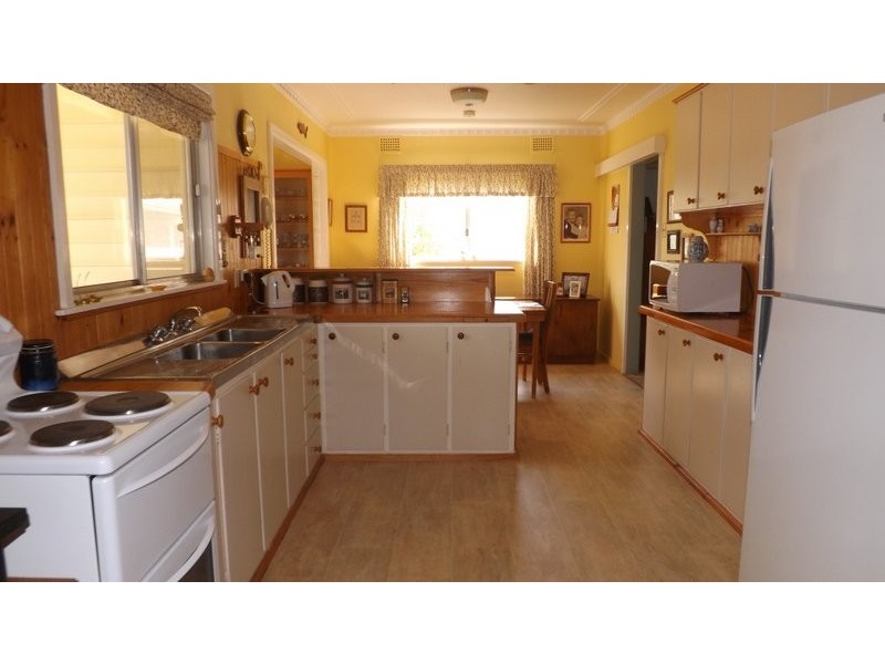 16 Knight Street, Coonabarabran NSW 2357