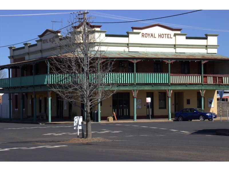 26-28 RENSHAW, Binnaway NSW 2395