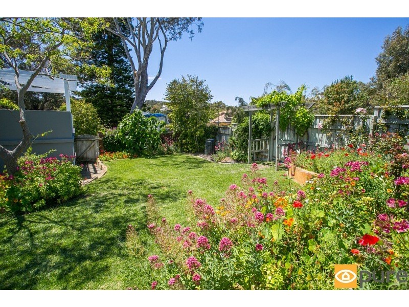 1 Boscombe Avenue, City Beach WA 6015