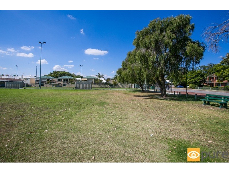 2/1 Mary Street, Como WA 6152