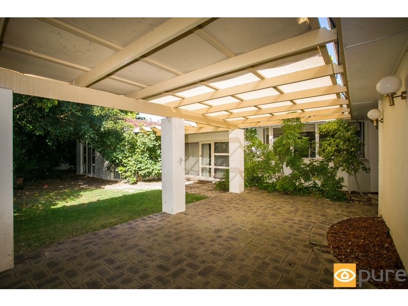 16 Hynes Road, Dalkeith WA 6009