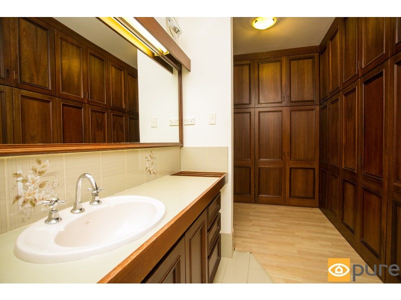 16 Hynes Road, Dalkeith WA 6009