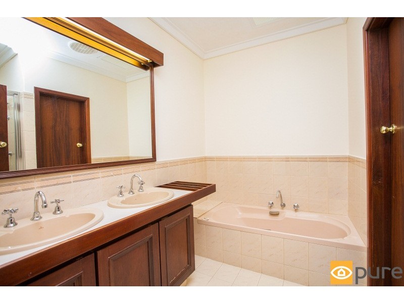 16 Hynes Road, Dalkeith WA 6009
