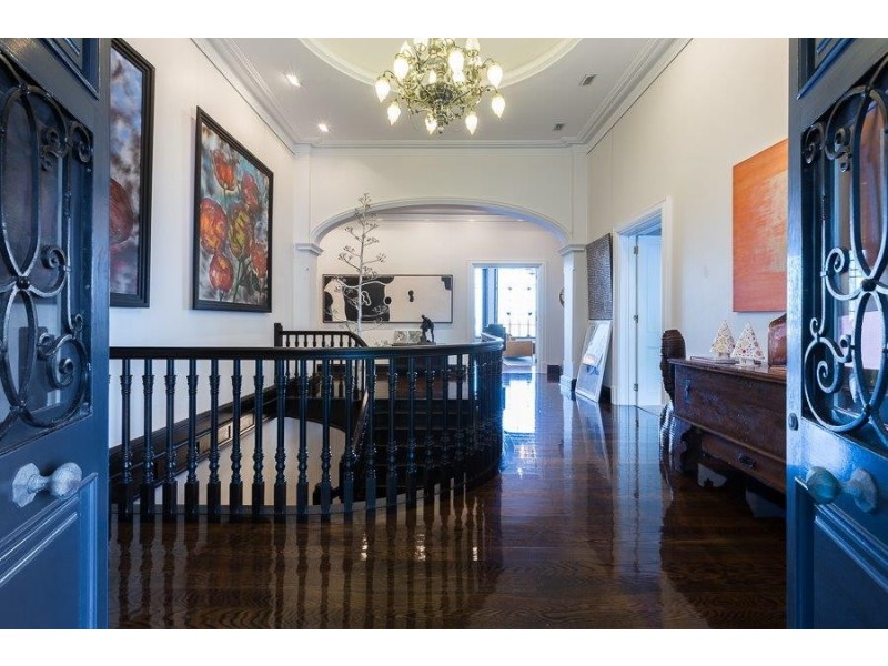 8 Bindaring Parade, Claremont WA 6010