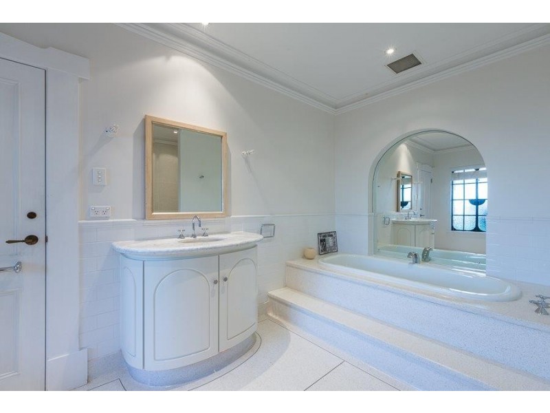 8 Bindaring Parade, Claremont WA 6010