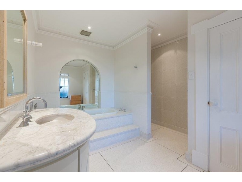 8 Bindaring Parade, Claremont WA 6010