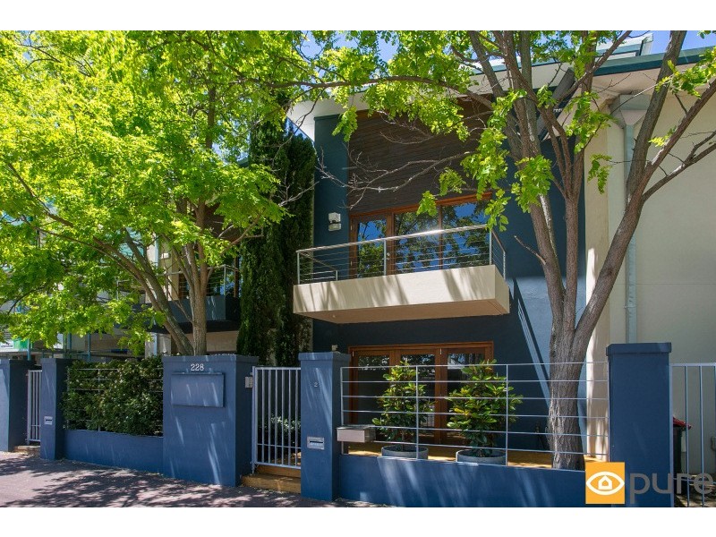 2/228 Hampden Road, Crawley WA 6009