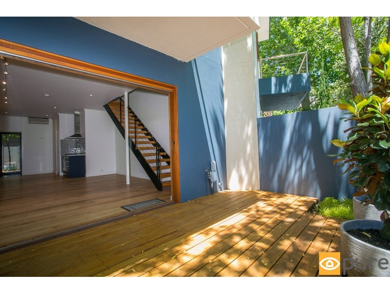 2/228 Hampden Road, Crawley WA 6009