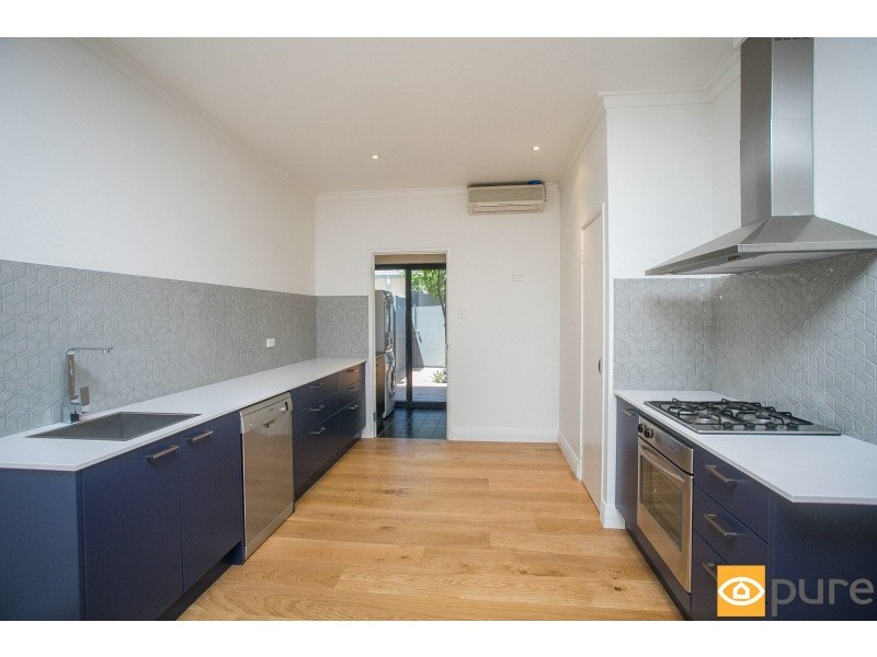 2/228 Hampden Road, Crawley WA 6009