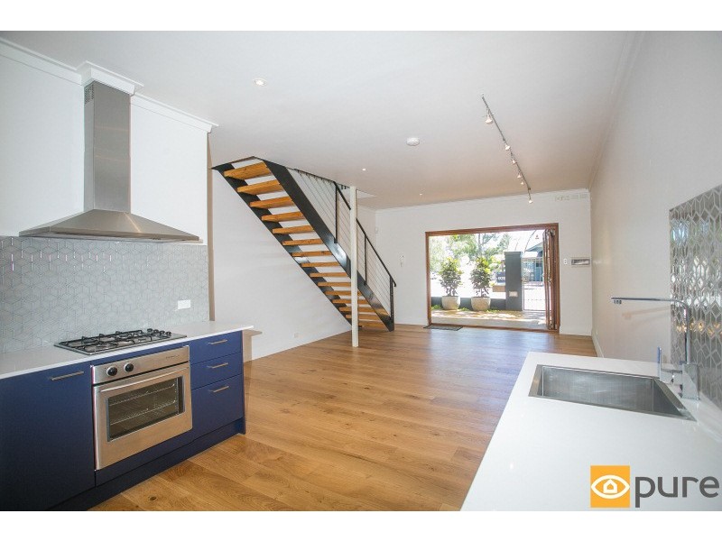 2/228 Hampden Road, Crawley WA 6009