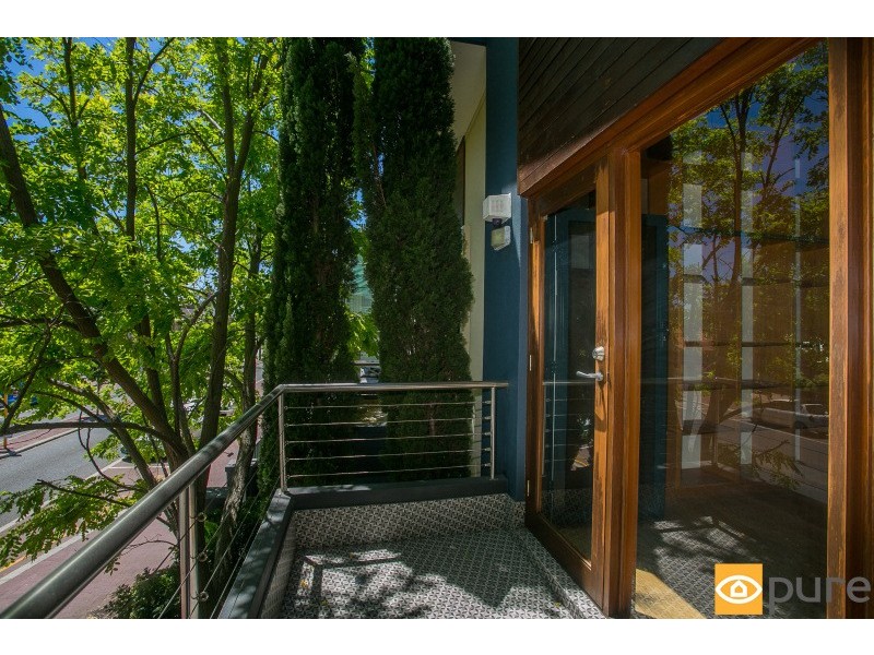 2/228 Hampden Road, Crawley WA 6009