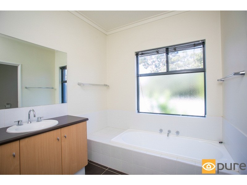 2/228 Hampden Road, Crawley WA 6009