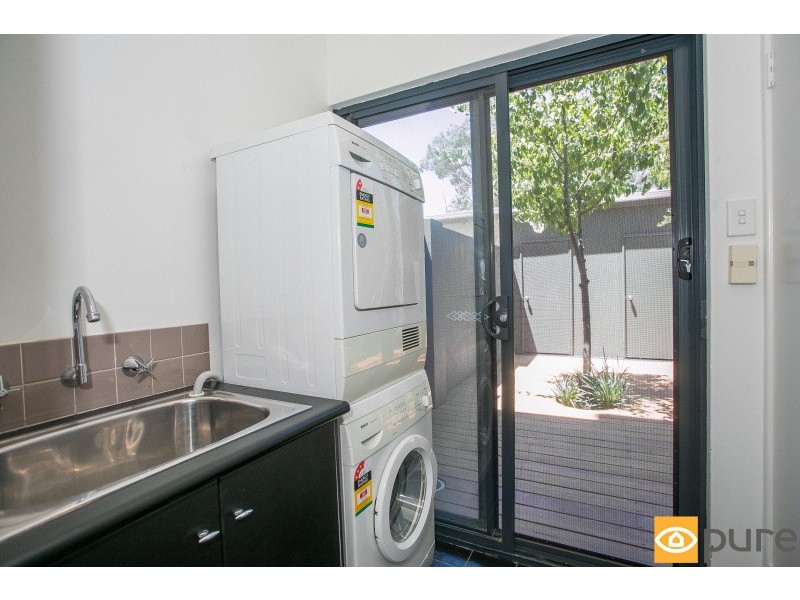 2/228 Hampden Road, Crawley WA 6009