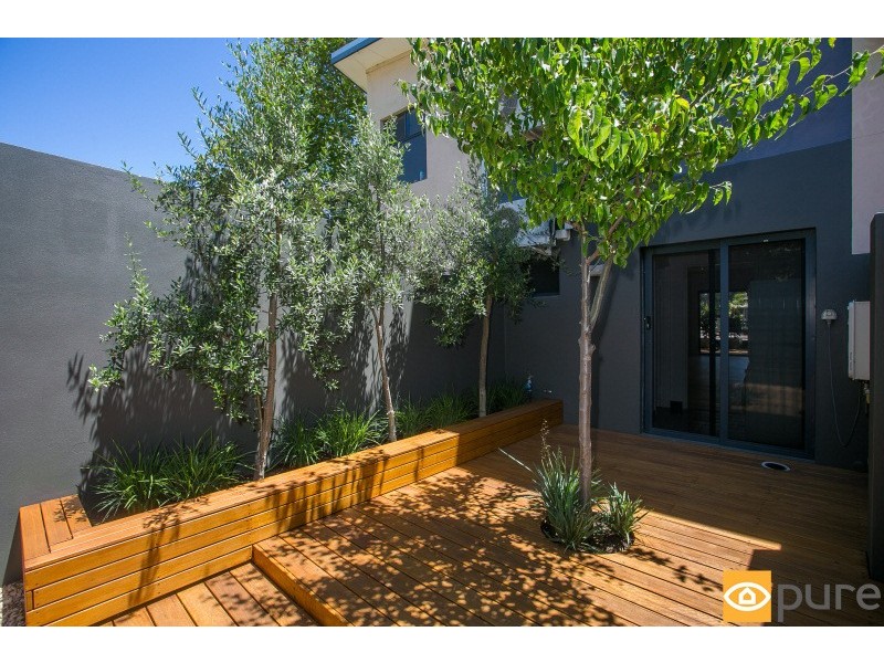 2/228 Hampden Road, Crawley WA 6009